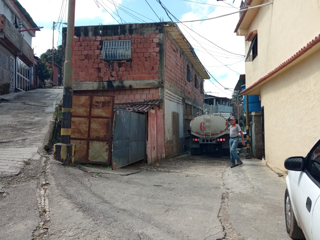 Familias de Colinas del Paso exigen agua potable