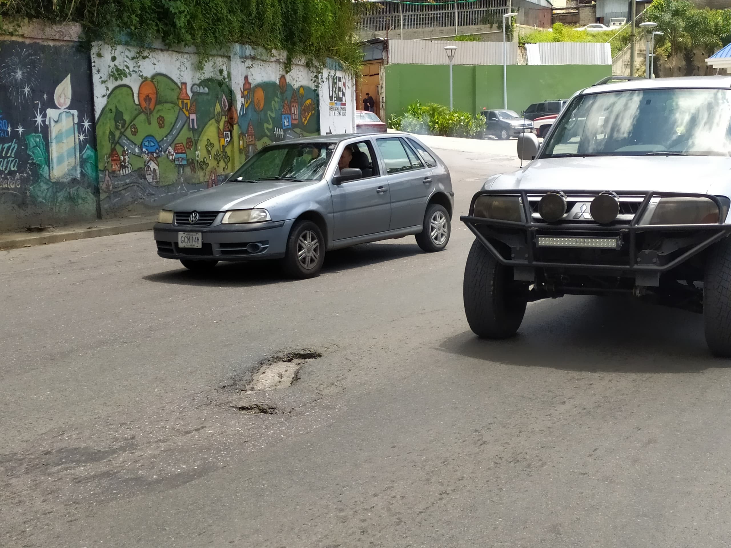 Hueco en la redoma de La Matica preocupa a conductores