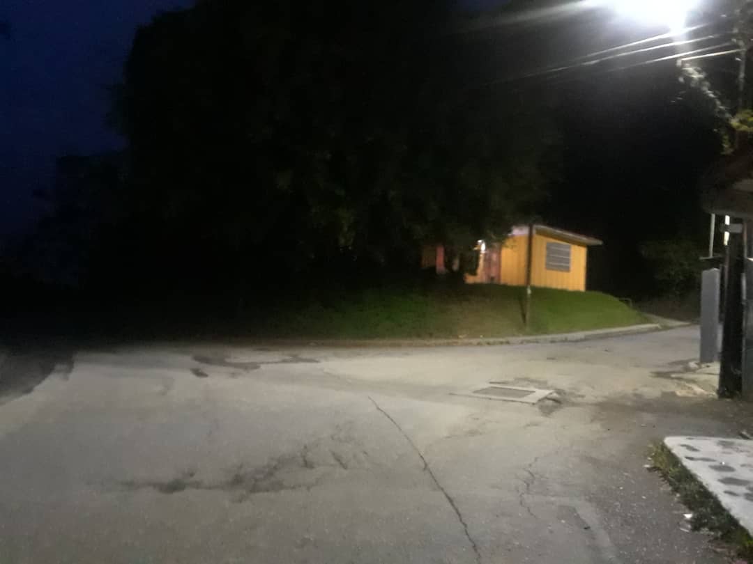 15 luminarias en El Sitio están quemadas Diario Avance