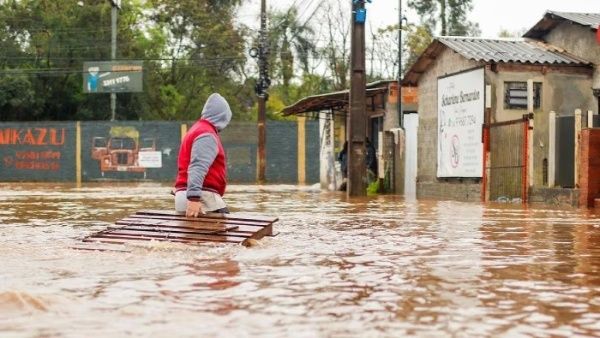 Van 28 muertos por ciclón extratropical en Brasil