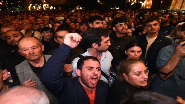 Manifestantes armenios protestan contra acciones de Azerbaiyán