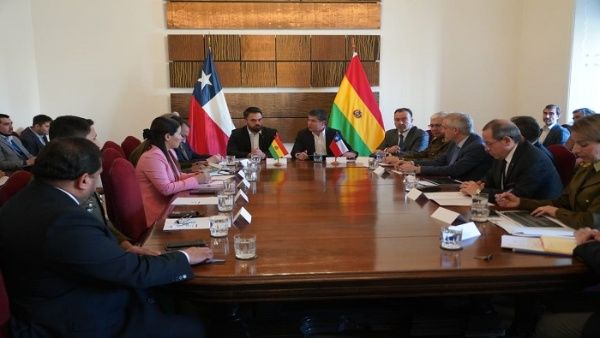 Chile y Bolivia firman importantes acuerdos de seguridad