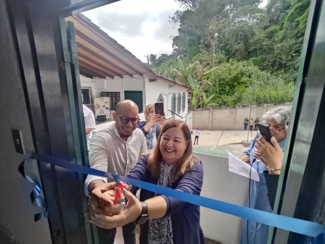 Inauguran primer salón de robotica en Carrizal 