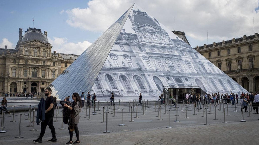 El Louvre ha sido evacuado y cerrado por temor a un atentado