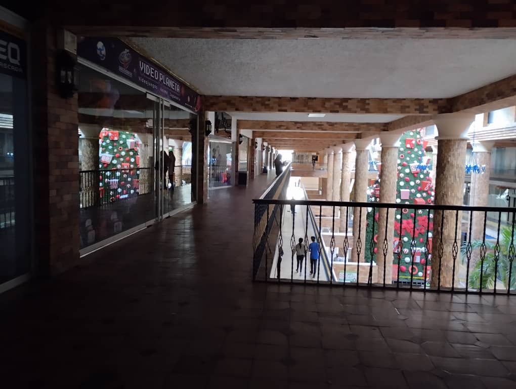 Fallas eléctricas dejan a oscuras a media Cascada