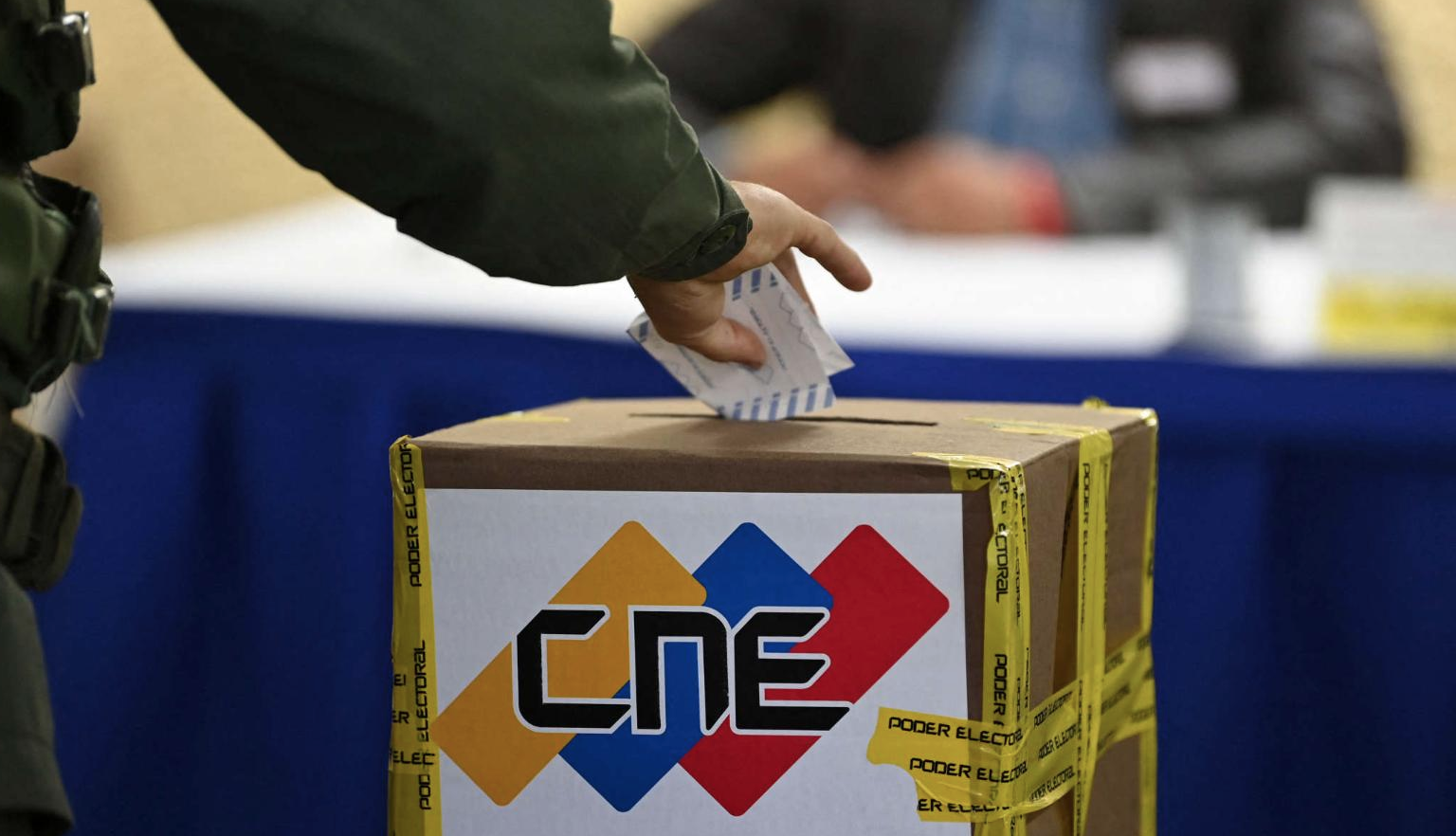 CNE anuncia 10.554.320 votos por el si