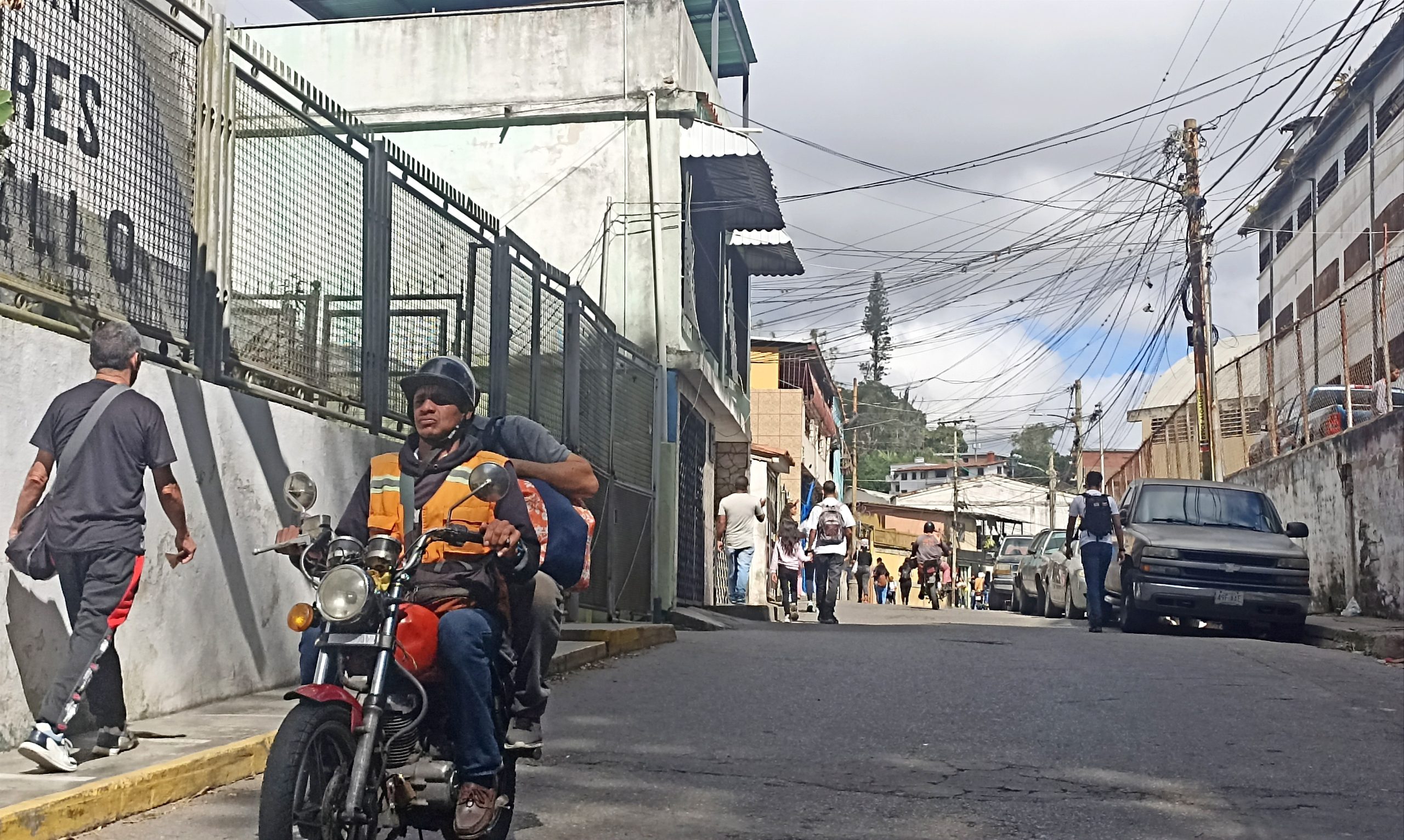 Miranda: Con mototaxis resuelven traslados en Brisas de Oriente