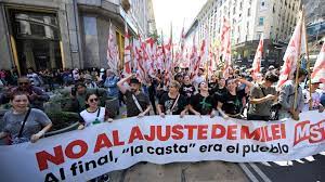 Argentinos protestan contra Milei rodeados de fuertes medidas de seguridad