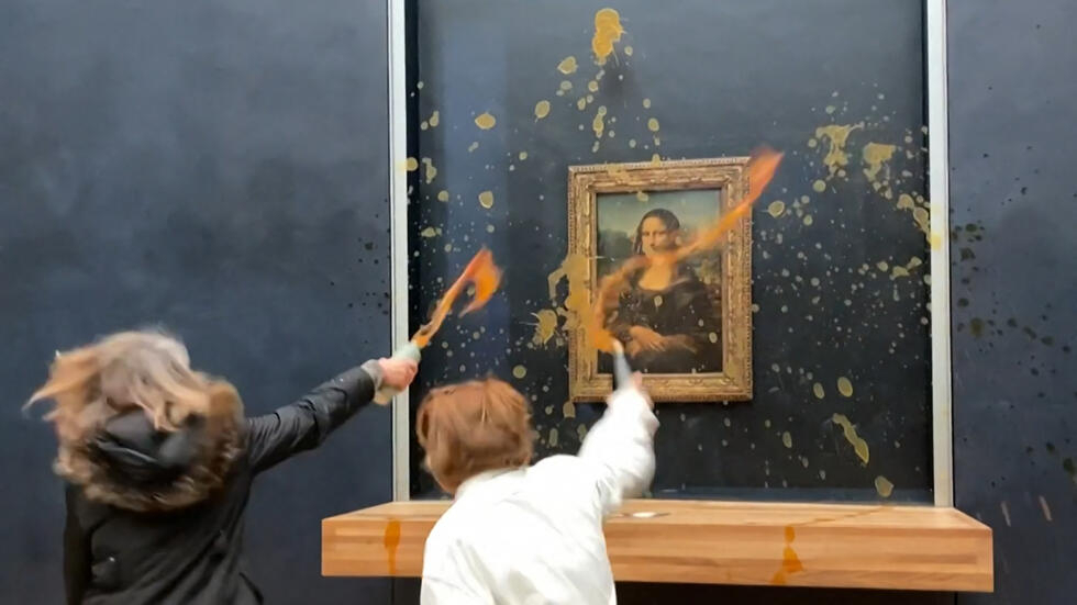 Activistas atentaron contra La Mona Lisa