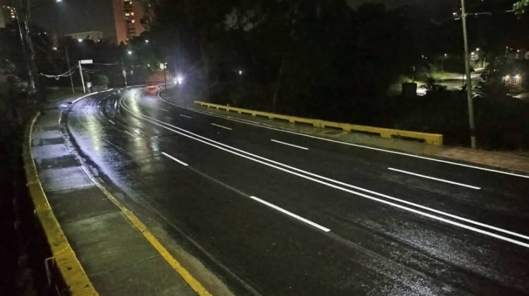 Retoman labores de asfaltado en Guaicaipuro