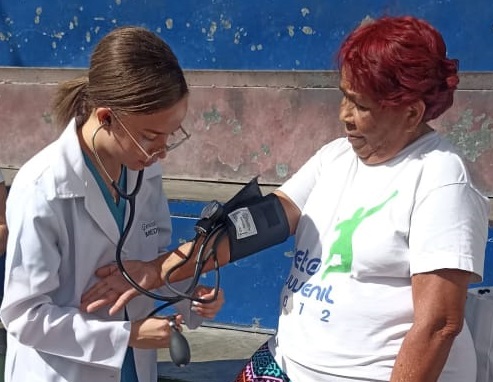 40 abuelos recibieron atención médica en Carrizal