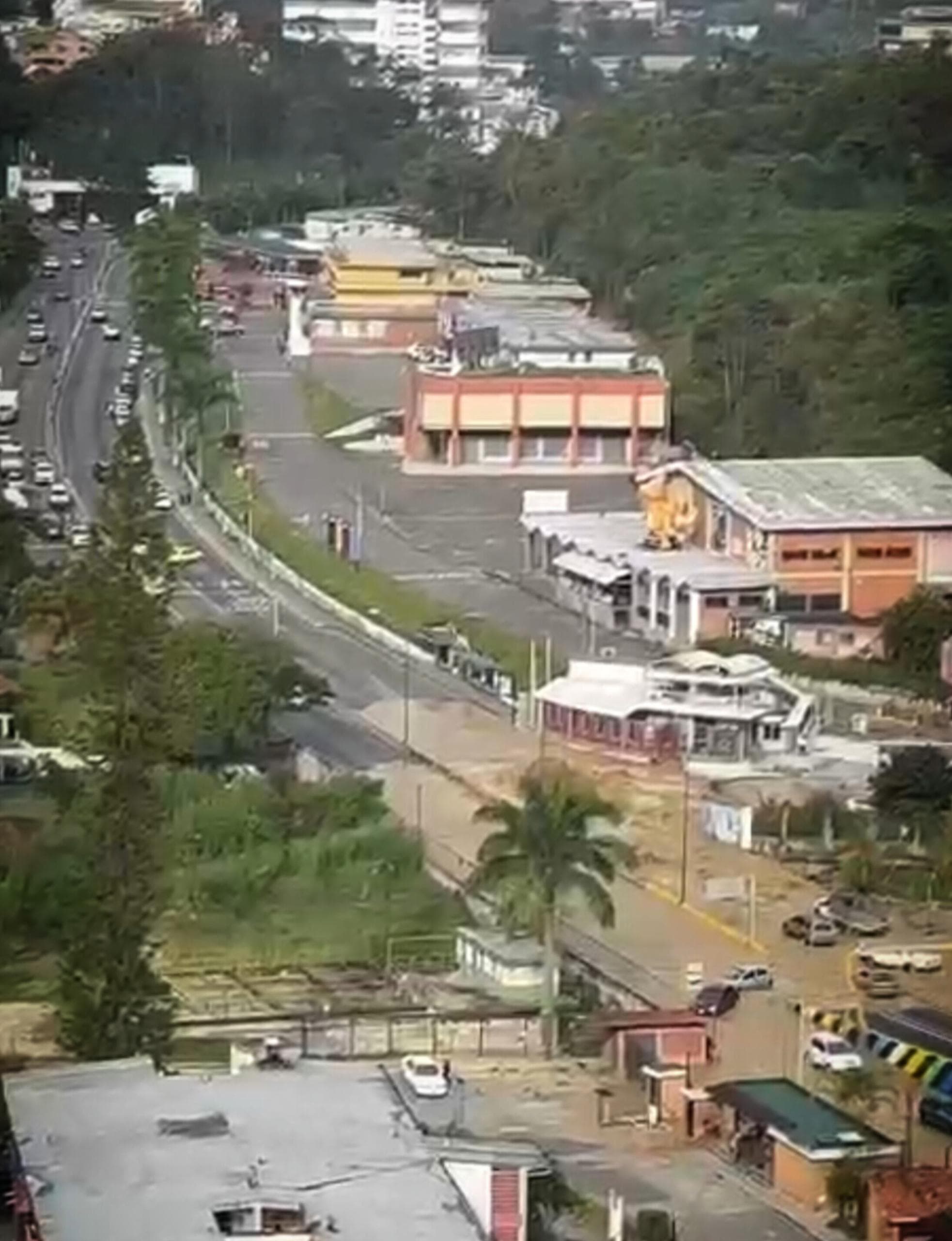 Activan paso vehicular en la avenida Perimetral