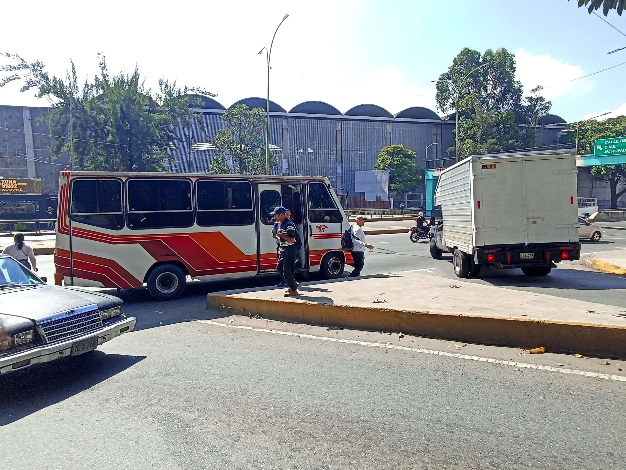 Residente de Las Cadenas: “Hay que ponerle un para’o a los autobuseros atravesados”