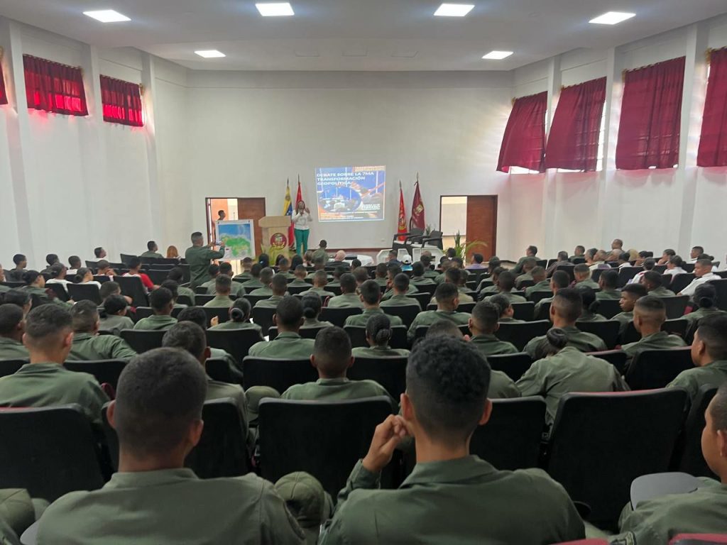 Estudiantes de organismos de seguridad Altos Mirandinos debatieron las 7T