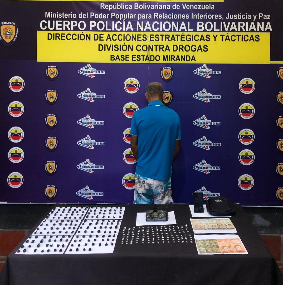 Atrapan a un hombre con 291 envoltorios de droga en Los Teques