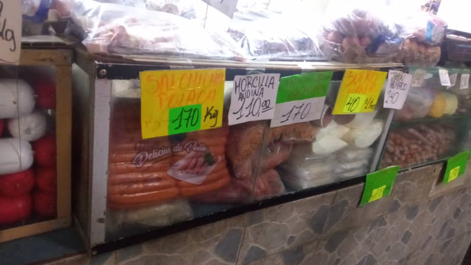 En mercado Vencedores rinden “churupos” en charcutería, cochino y pescados