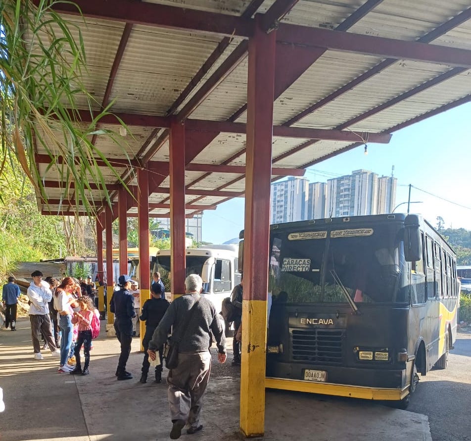 Línea Caracas-Los Teques reporta pérdidas por autobús paralizado