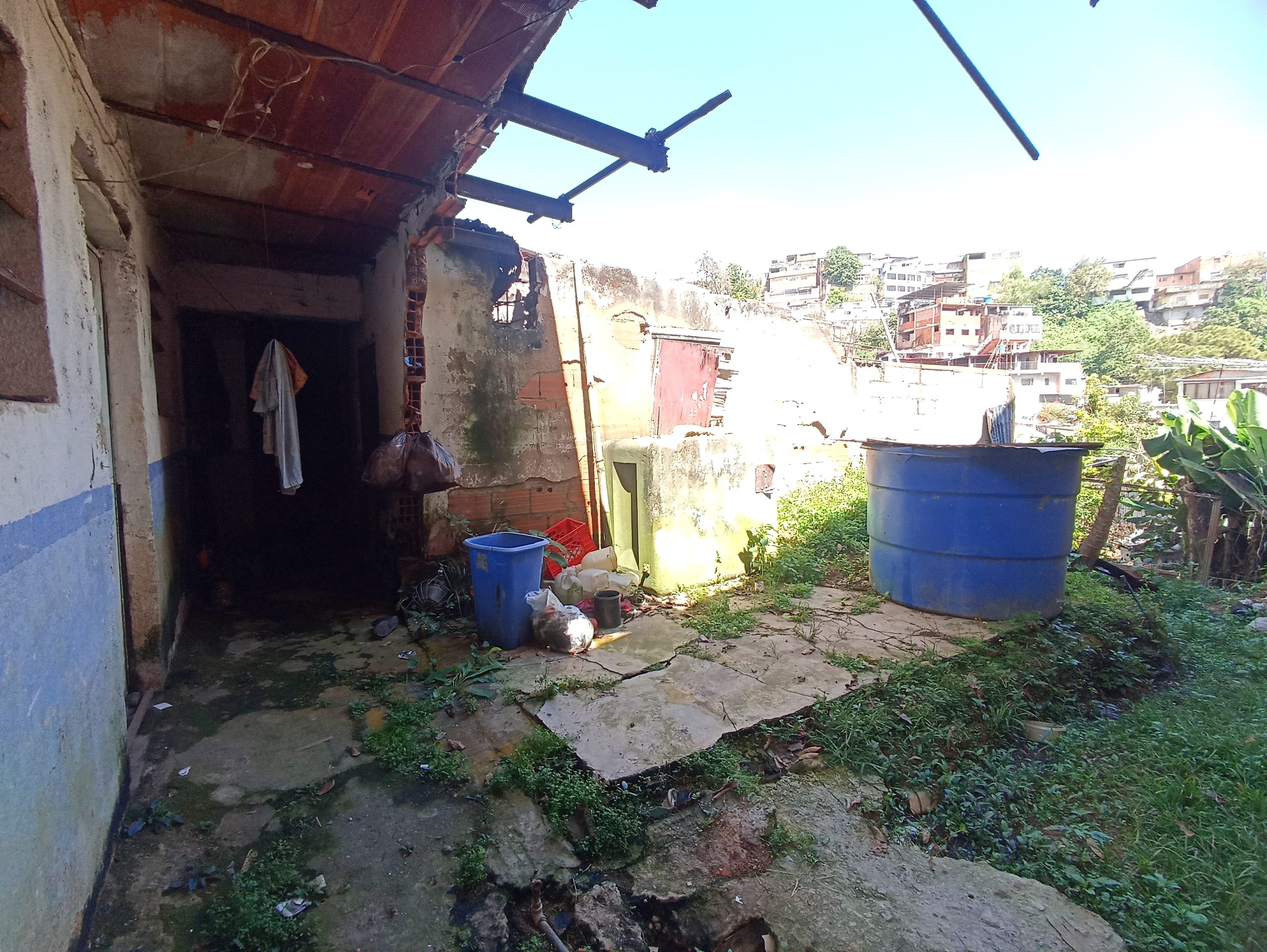 Vecinos temen colapso de terreno en El Rincón