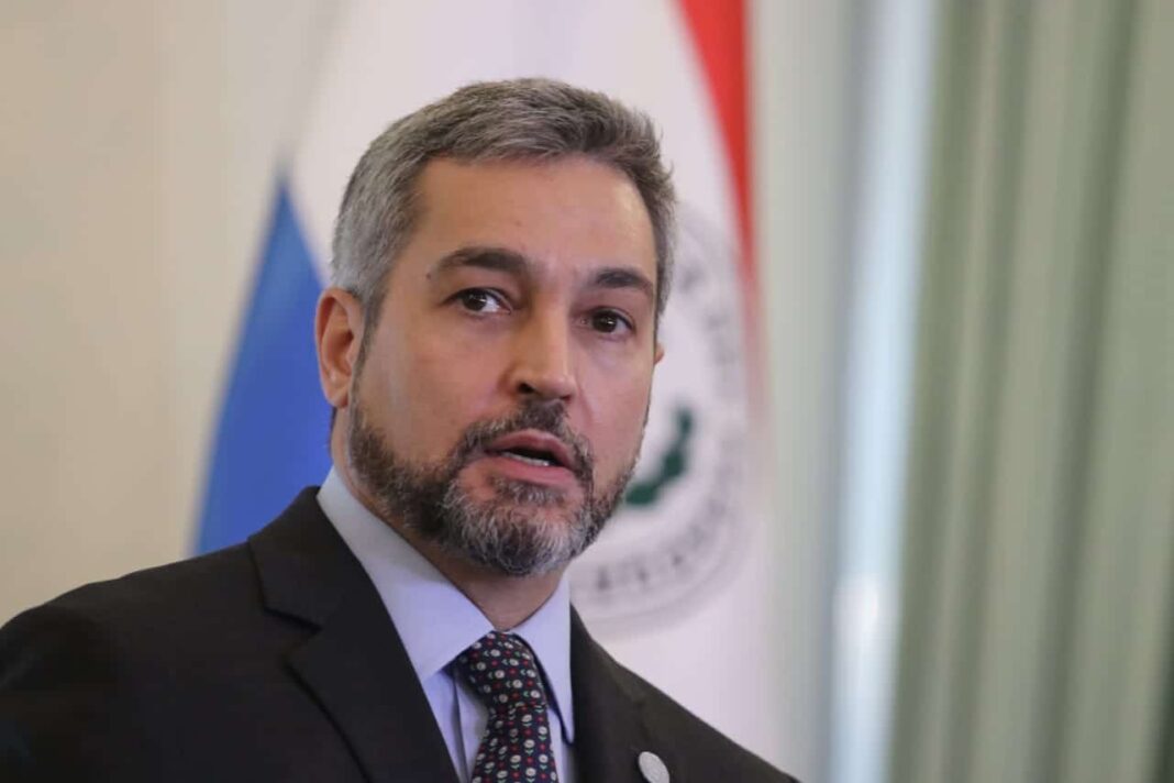 Fiscalía paraguaya imputan a expresidente Abdo Benítez