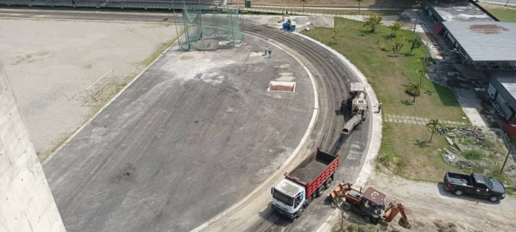 Arrancó colocación de asfalto en Polideportivo de Los Teques