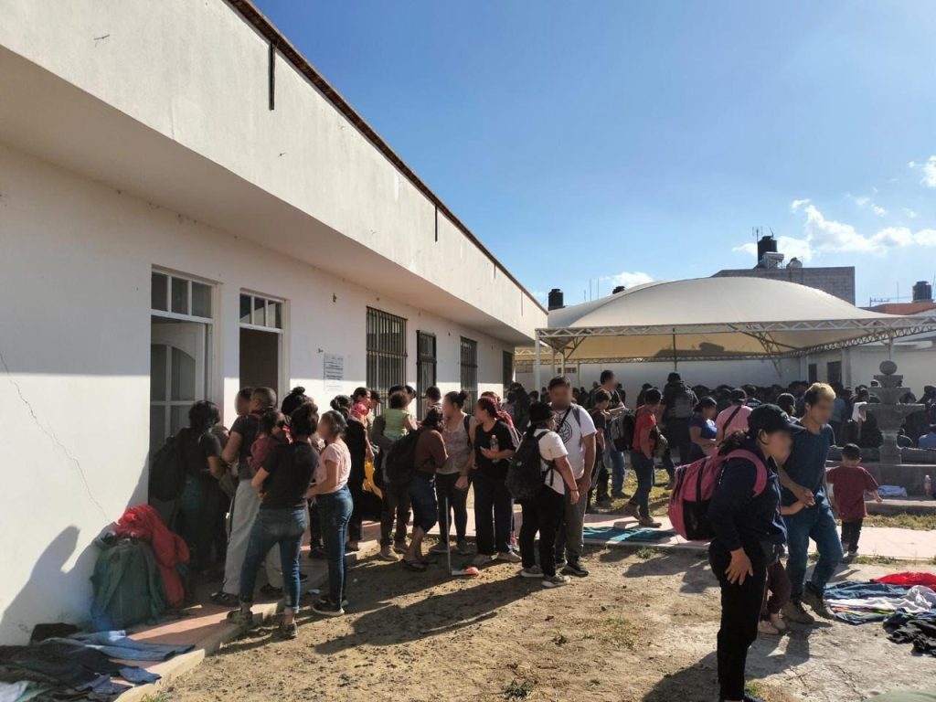 Rescatan a más de 220 migrantes en México