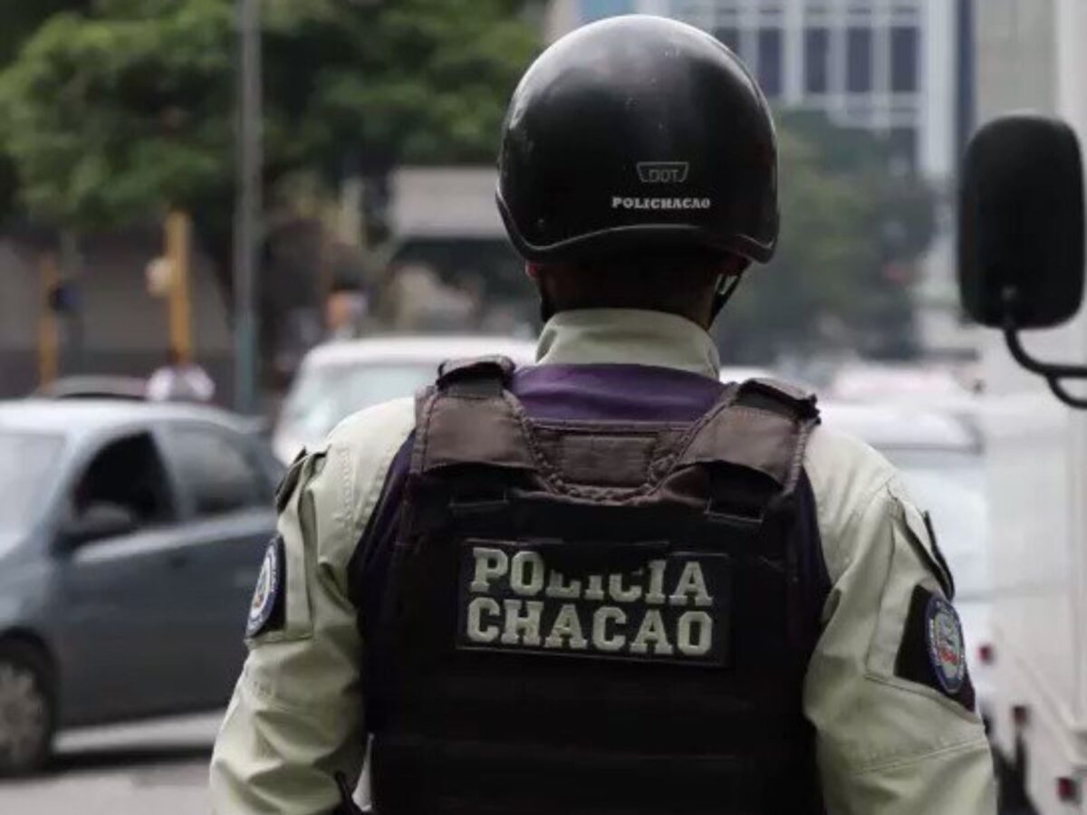 Detienen a un polichacao por dispararle a un hombre