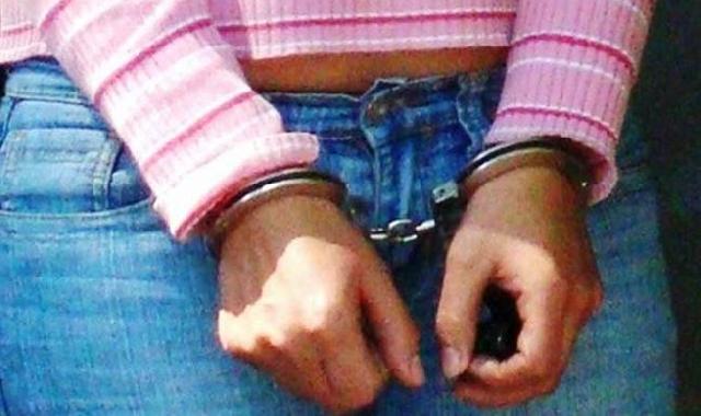 La pareja de un preso es detenida por extorsión