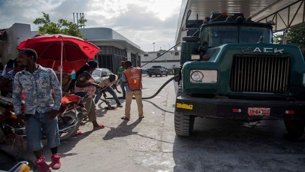 Pandillas controlan acceso a los recursos petrolíferos en Haití