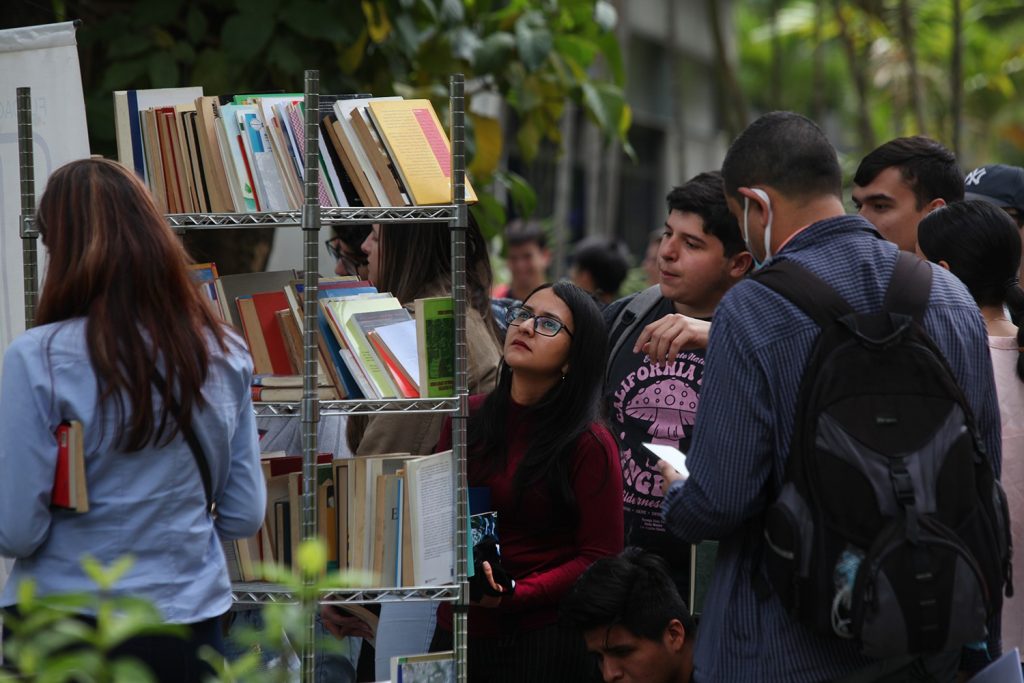Con 20 actividades la UCAB celebra el Día del Libro