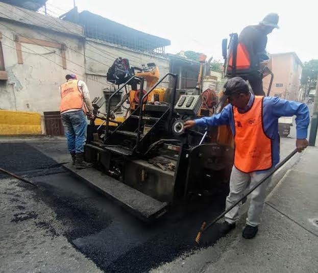 El asfaltado en Guaicaipuro no se detiene