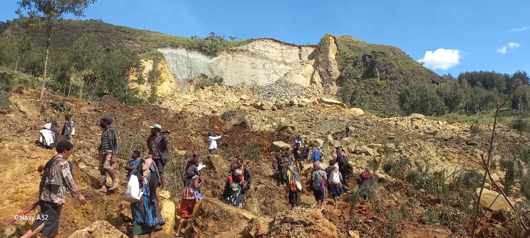 Sube a 2 mil personas cifra muertos por deslave en Papúa Nueva Guinea