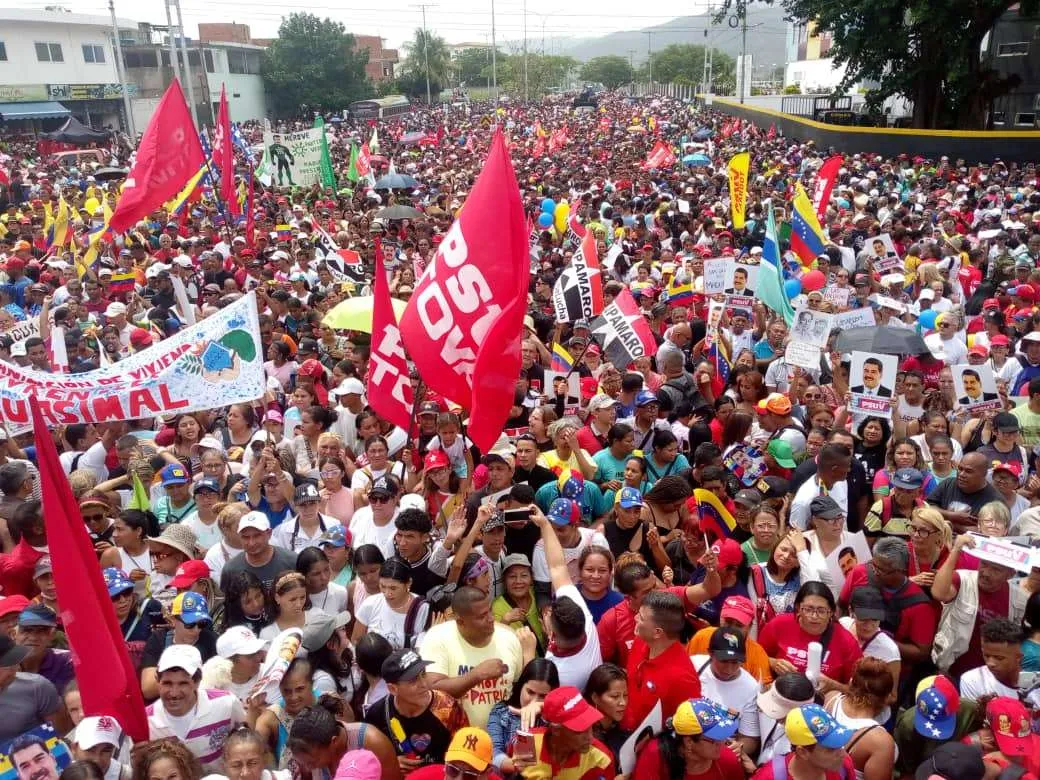 Maduro exigió el “cese del bloqueo” en La Victoria