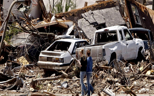 Tornados dejan 23 muertos en EEUU
