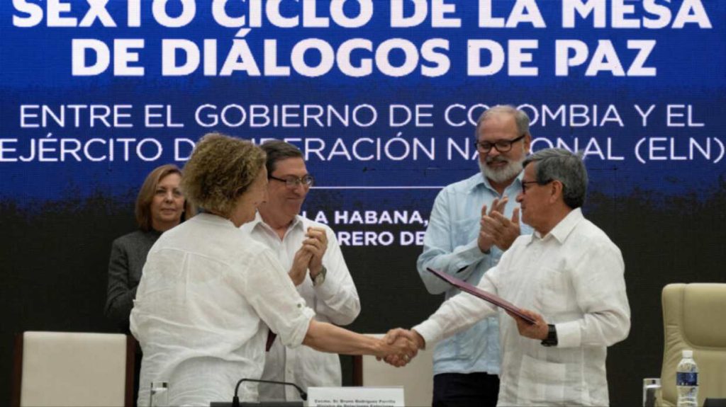 El Gobierno colombiano y el ELN buscarán firmar un acuerdo en medio de las diatribas