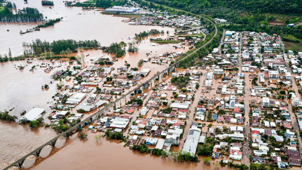 10 muertos y 21 desaparecidos por lluvias en Brasil