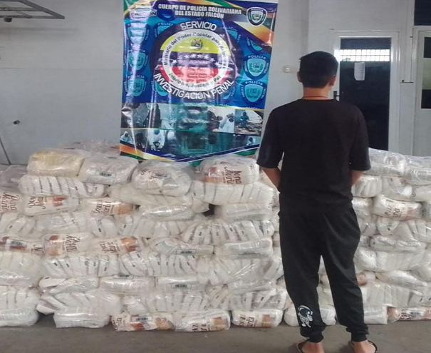 Comerciante asiático trató de vender 2.6 toneladas de harina vencida