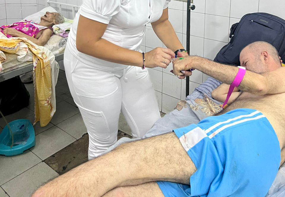 Una sola enfermera atiende hasta 20 pacientes en el Victorino