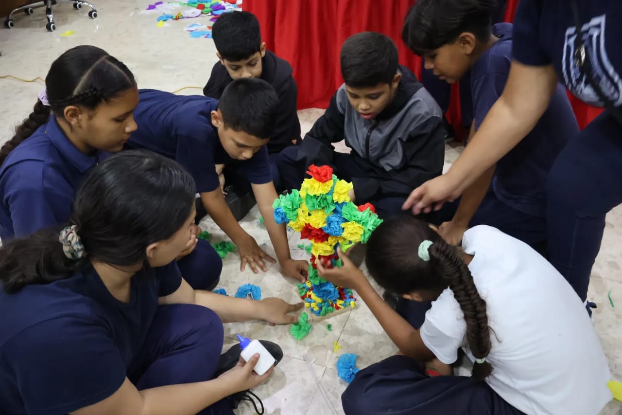 Estimulan tradición de la Cruz de Mayo en colegios