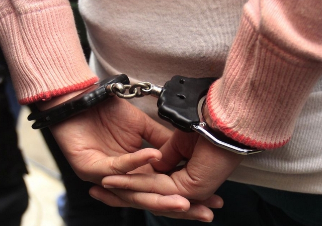 Mujer con 12 registros policiales drogaba a hombres para robarlos