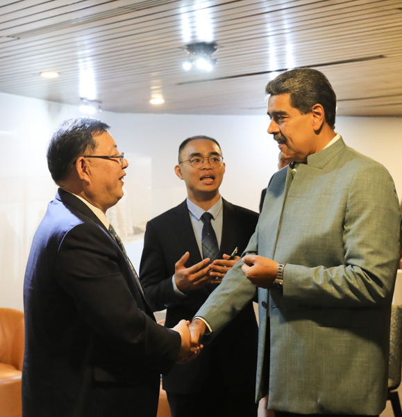 Maduro revisa alianza estratégica con China