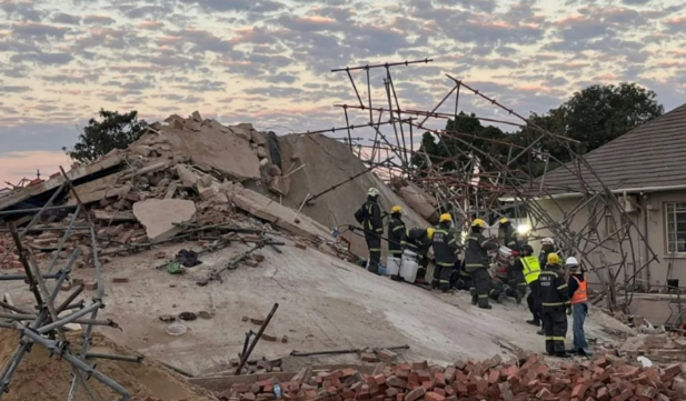 30 personas perdieron la vida en un derrumbe en Sudáfrica
