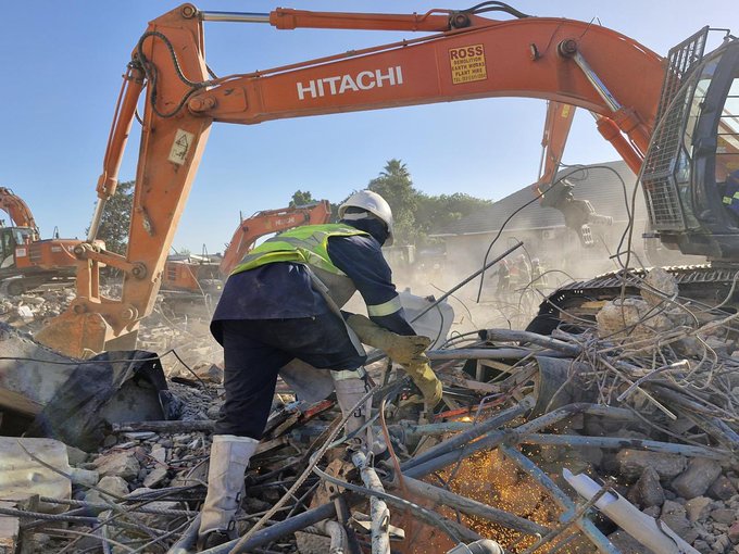20 fallecidos tras colapso de edificio en Sudáfrica