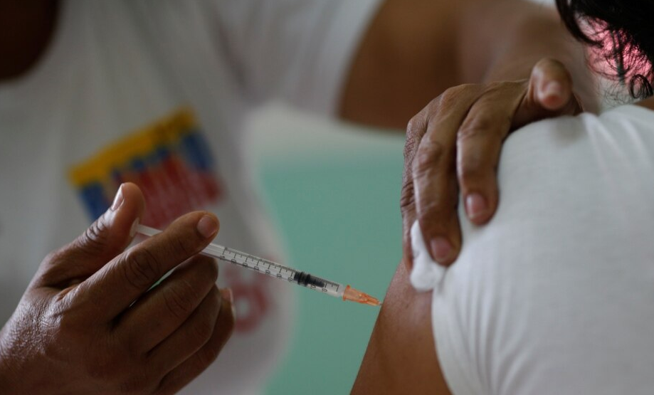 Médicos piden mejorar distribución de vacunas