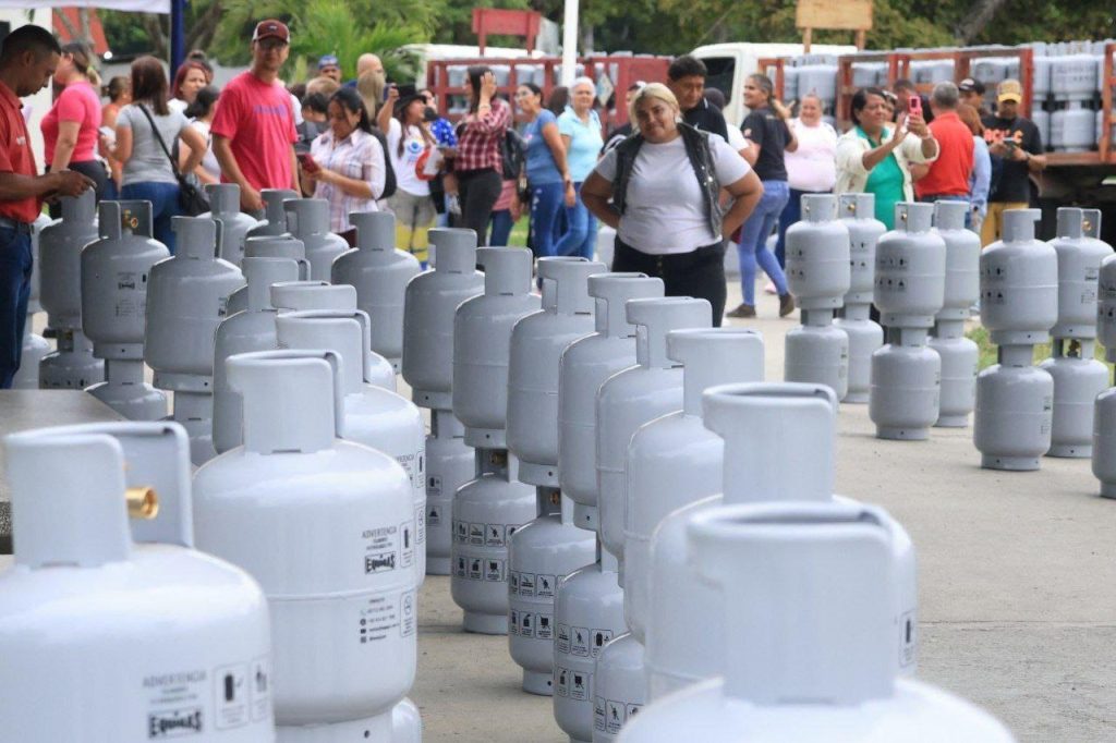Distribuyen 600 bombonas de gas en Guaicaipuro