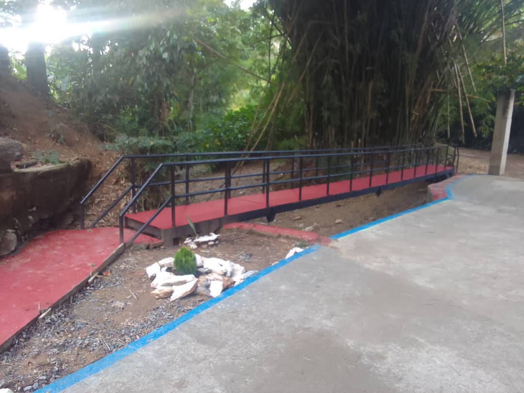 Comunidad Los Bambúes estrena caminería