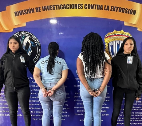 Atrapan a dos mujeres que extorsionaban hombres