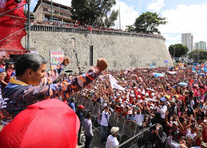 Maduro reinauguró seis obras en Miranda