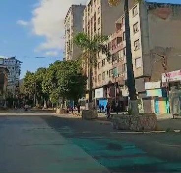 Calles desoladas y negocios cerrados esta tarde en Los Teques