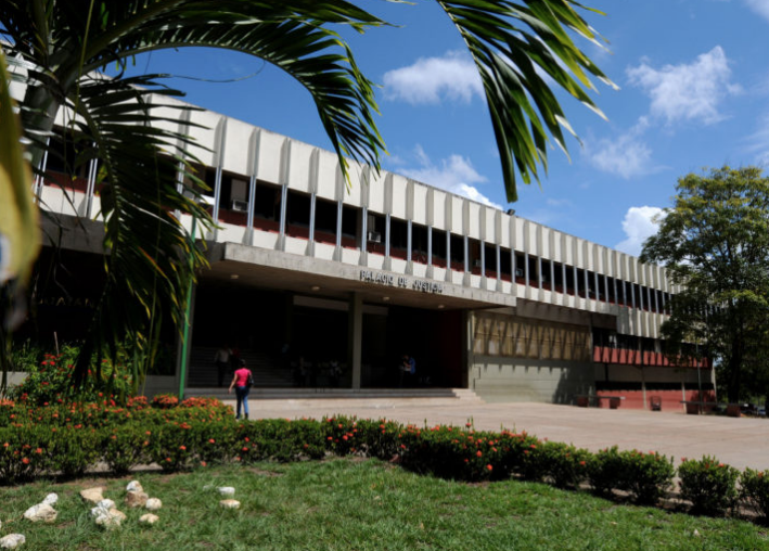 Sentenciados a 15 años por intentar quemar viva a una jovencita