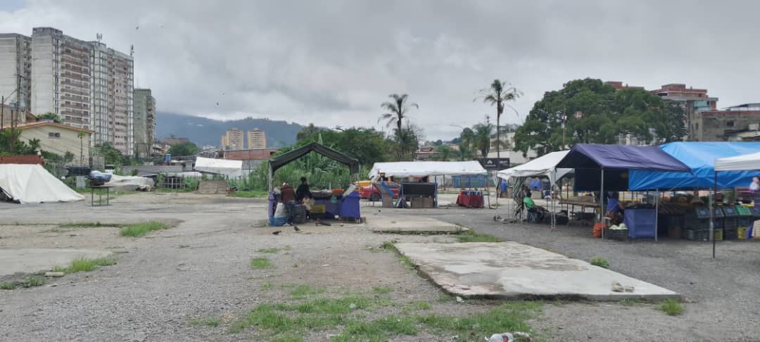 Comerciantes de la Miranda cumplieron nuevo horario